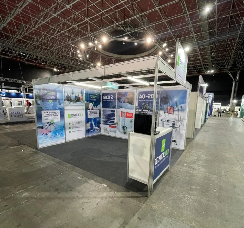 Vista geral do estande da TechnicalMed montado em feira